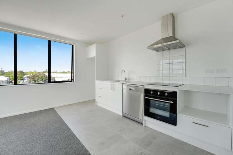 A207/3 Rauemi Way Te Atatu South_2