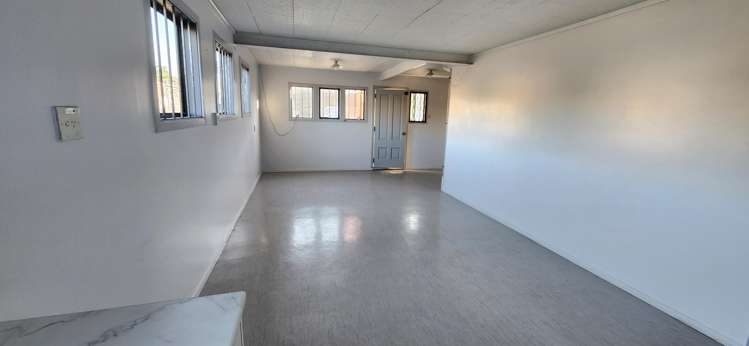 Unit 1, 2/29 Firth Street Drury_5