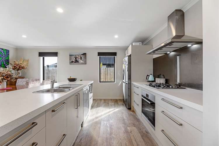 1 Hurricane Way Burleigh_2