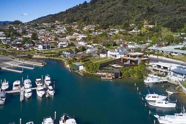 69 Waikawa Road Picton_16