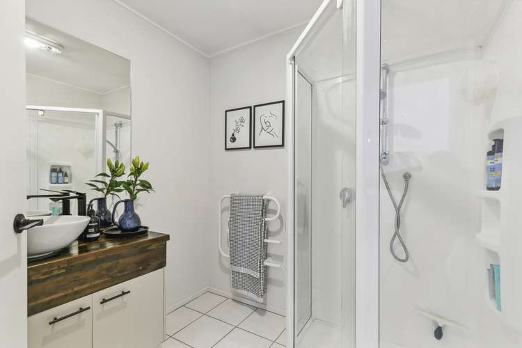 4/9 Broderick Road Johnsonville_13