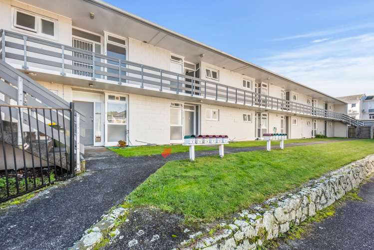 2/35 Campbell Terrace Petone_8