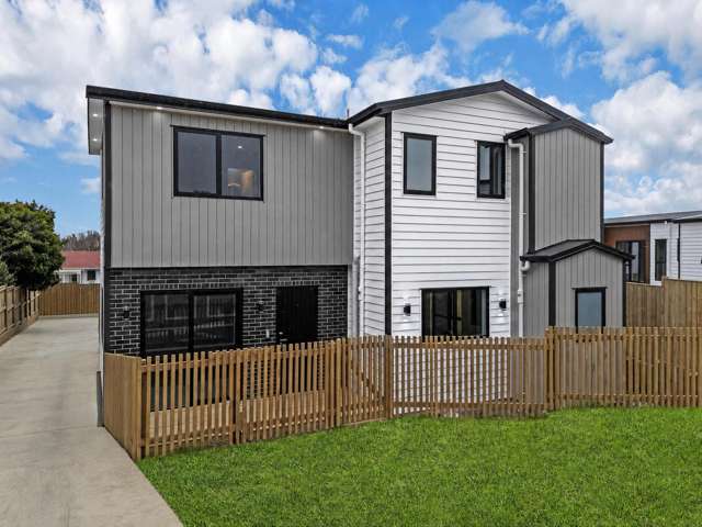 Modern, stand-alone & move-in ready!