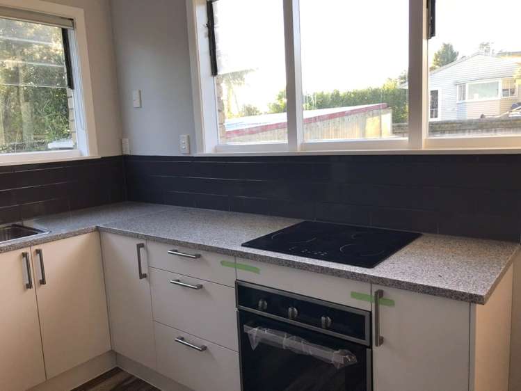 27 Highland Avenue Titirangi_6