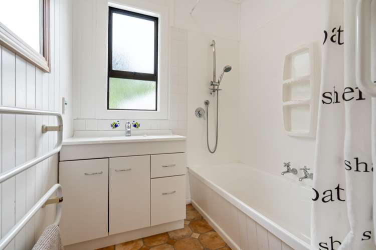 15 McTaggart Street Company Bay_14