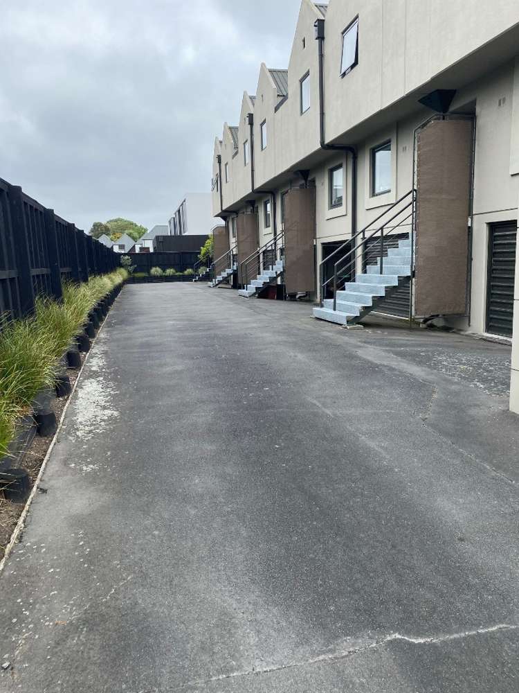 2/33 Winchester Street 10190_9