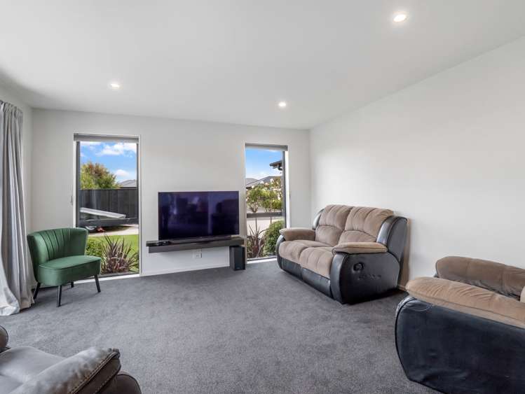 92 Sunline Avenue Lincoln_12