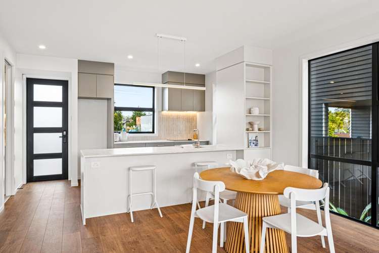 6/11A O'neills Road_3