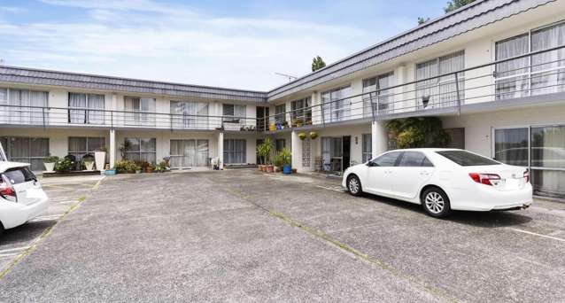 Enjoy effortless living in this well-maintained, ground-floor one-bedroom unit.