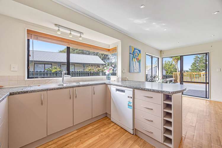 23 Gosford Drive Botany Downs_11