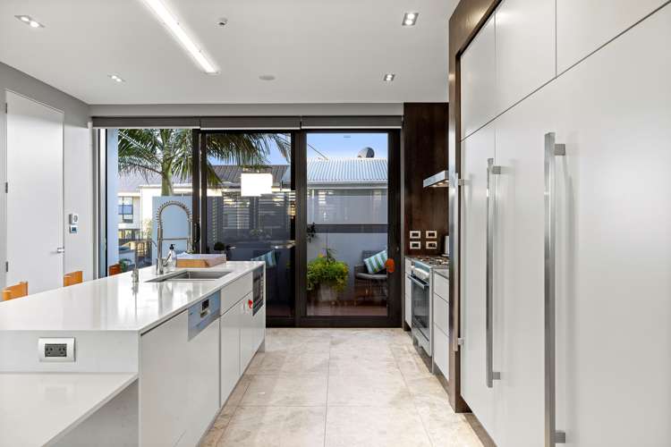 2/415 Oceanbeach Road Mount Maunganui_6