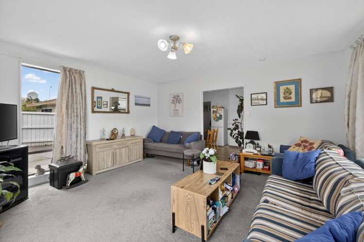 2/63 Waratah Street_4