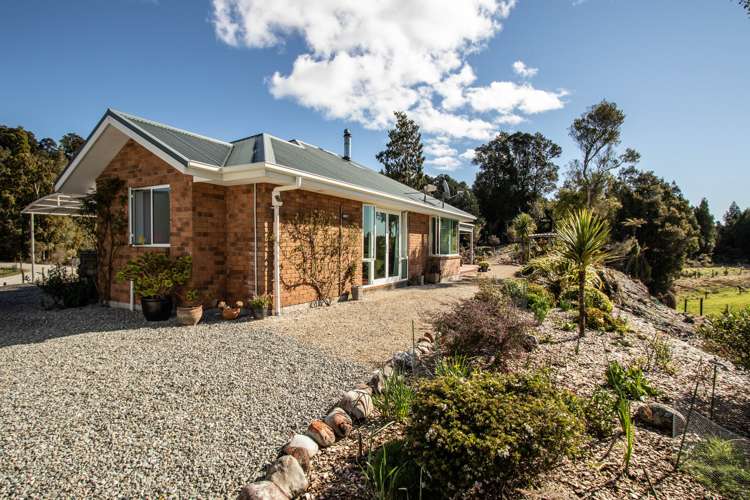 4 Terrace View Hokitika_14