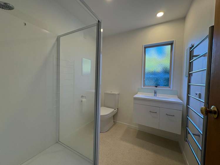 2/2 East Coast Road Milford_17