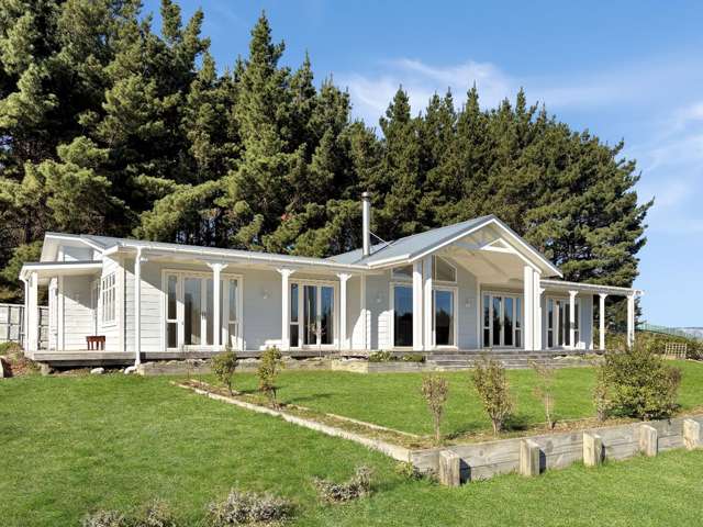WAIKAWA BEACH - 4 BEDROOM
