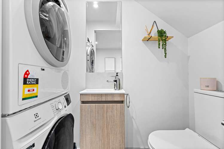 15/18 Hewlett Road Massey_15