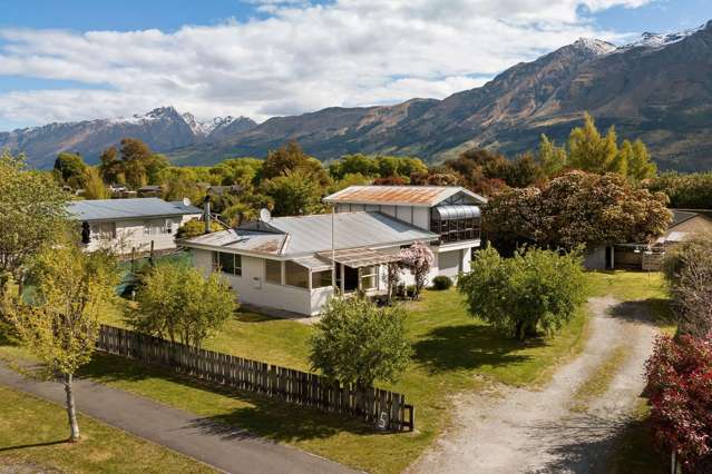 Charming Glenorchy Gem