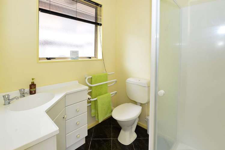 37 Spencer Road Oteha_14