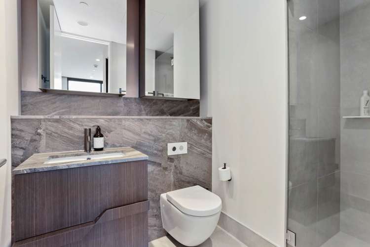 3401/10 Commerce Street City Centre_16