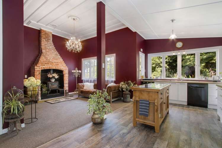 8 Banks Lane Waikino_3