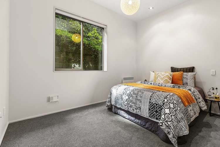 2/2 Onslow Road Khandallah_12