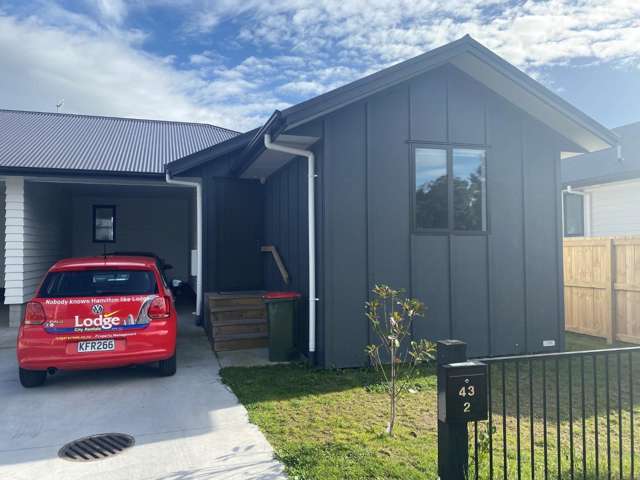 Central Hamilton Convenience – Modern 2-Bedroom