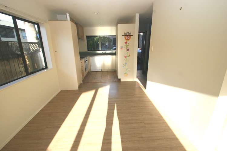 18/37 Fields Parade Oteha_5