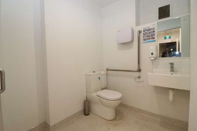 Shop 7/2-4 High Street City Centre_2