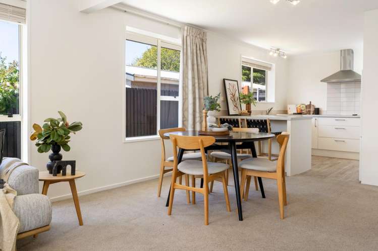 2/3 Cottesmore Close Burnside_9