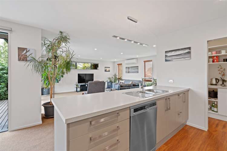 76 Rowan Avenue Aranui_5