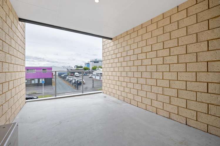 4/7 Vialou Street Hamilton Central_1