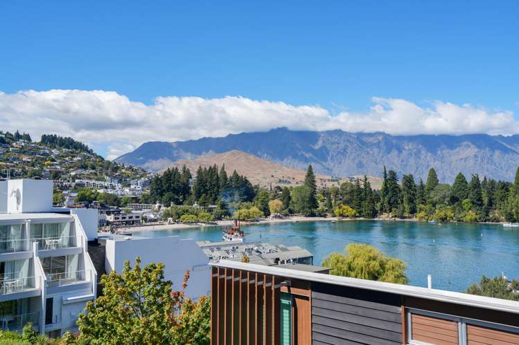 2/10 Lake Street Queenstown_19