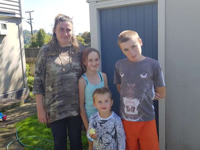 Rental property crisis: Single mum with six kids faces living in her car