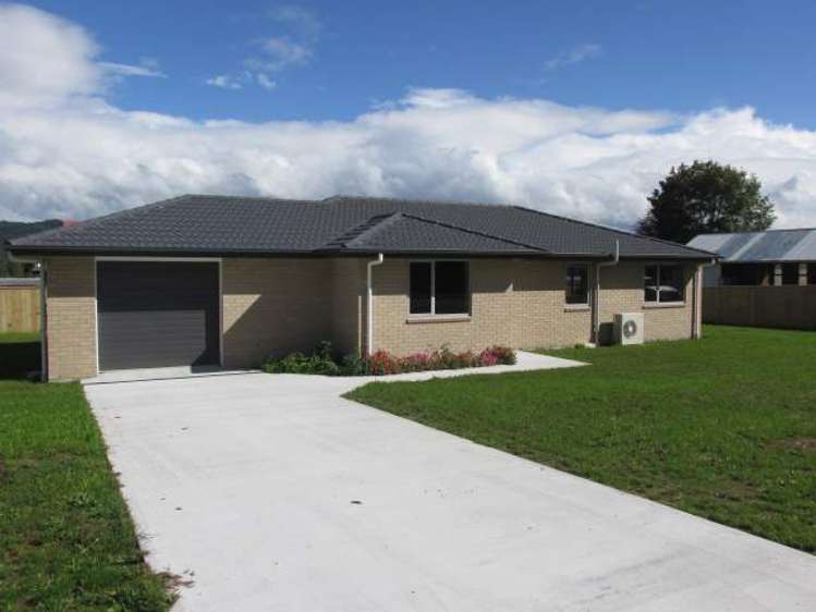 2 Church Street Reefton_11