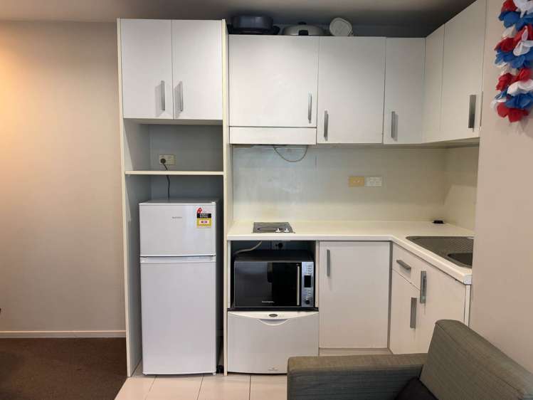 402/36 Eden Crescent_3
