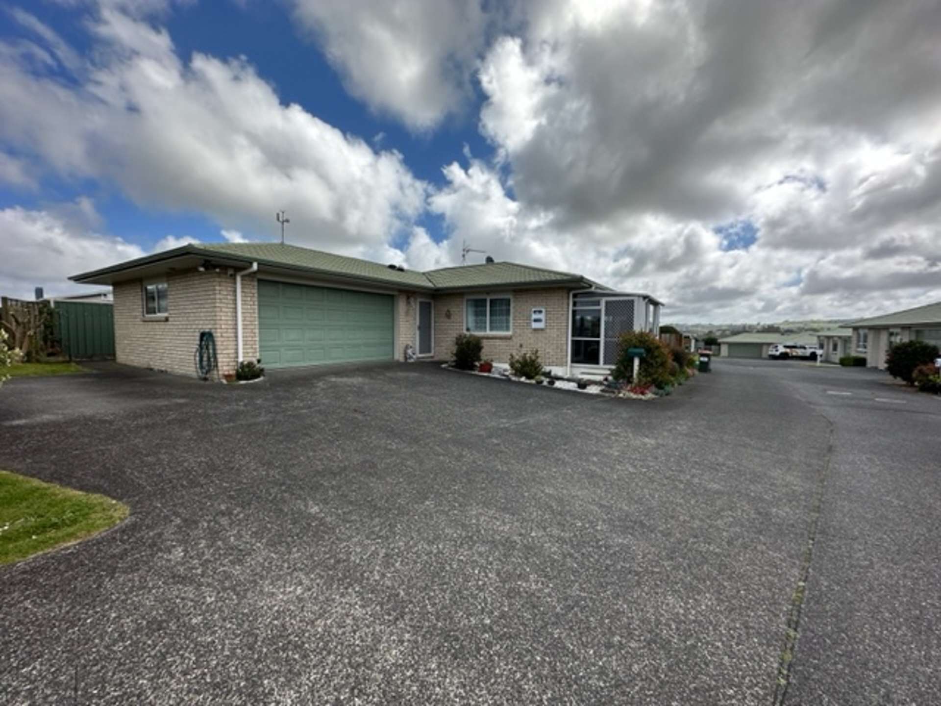 14/8 Village Place Tuakau_0