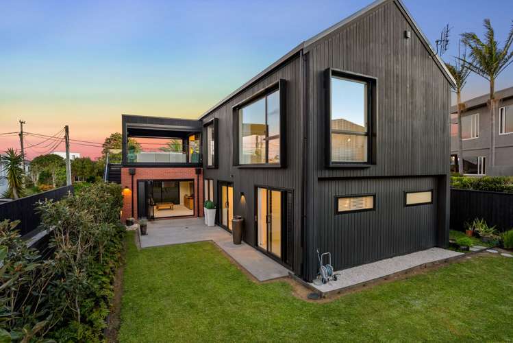 10 Vaughan Crescent Murrays Bay_17