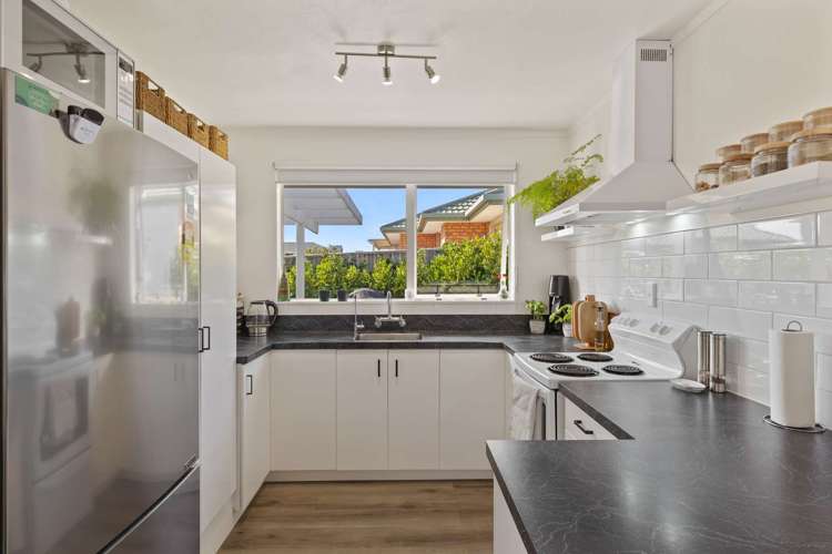 15a Vining Crescent Stoke_4