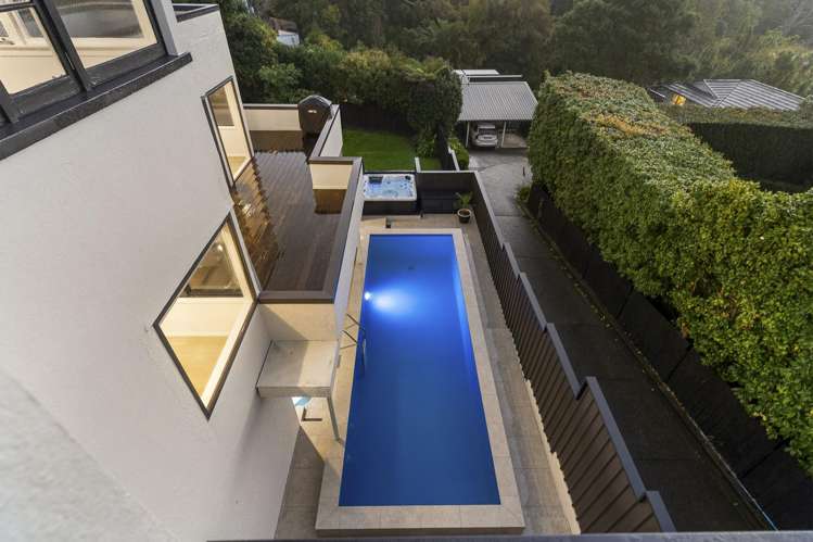 16 Waiatarua Road_2