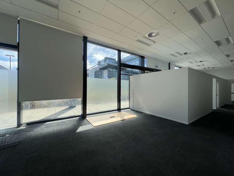 Ground/6 Leonard Isitt Drive Mangere_5