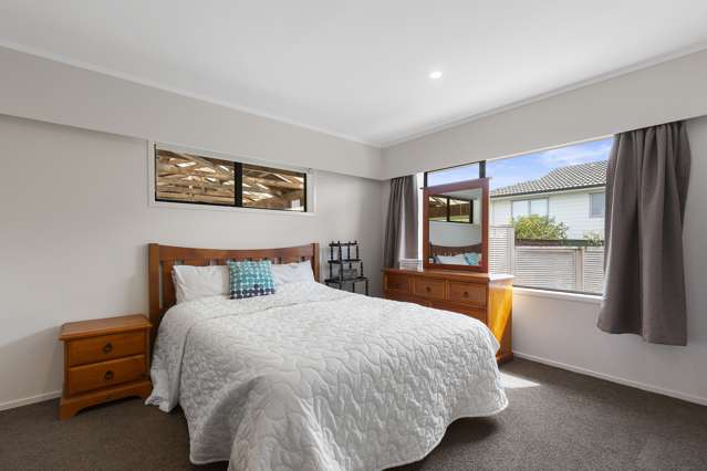 5 and 5a Binda Place Botany Downs_4