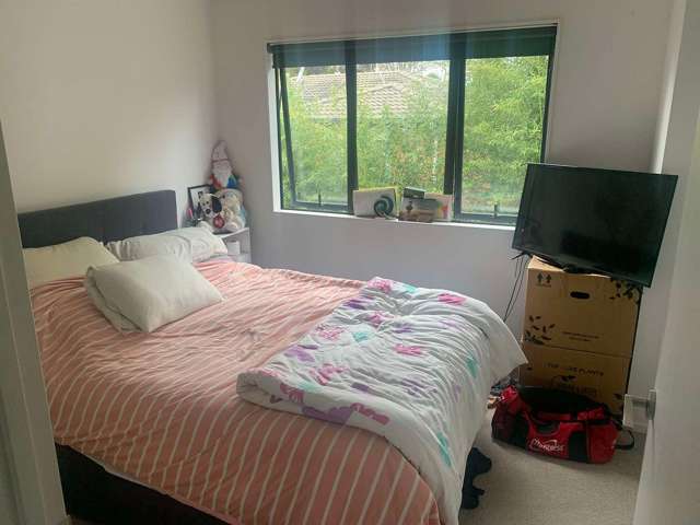 Large Double bedroom available full furnished