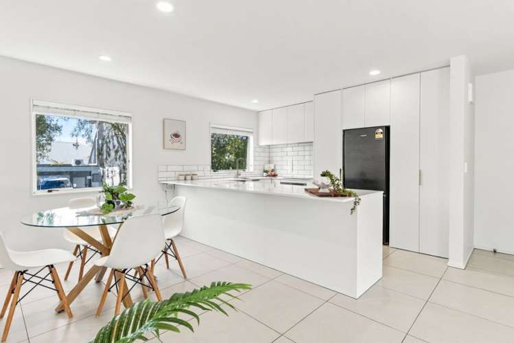 2/102 Rossall Street_3