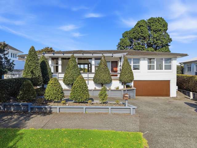 Modern Family Living in Glendowie