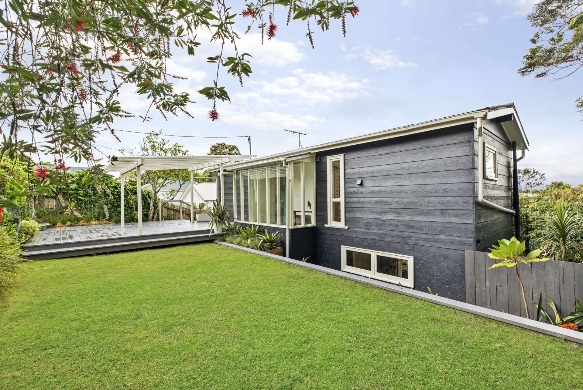 2/24 Shetland Street Glen Eden_0