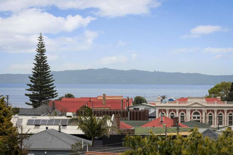 100 Broad Street Thames_12