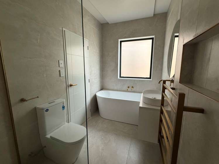 189 Otuwairoa Esplanade Papakura_11