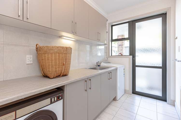 25 Lithgow Drive Otamatea_16