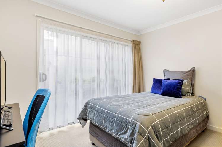 31 Chateau Crescent Rangatira Park_19