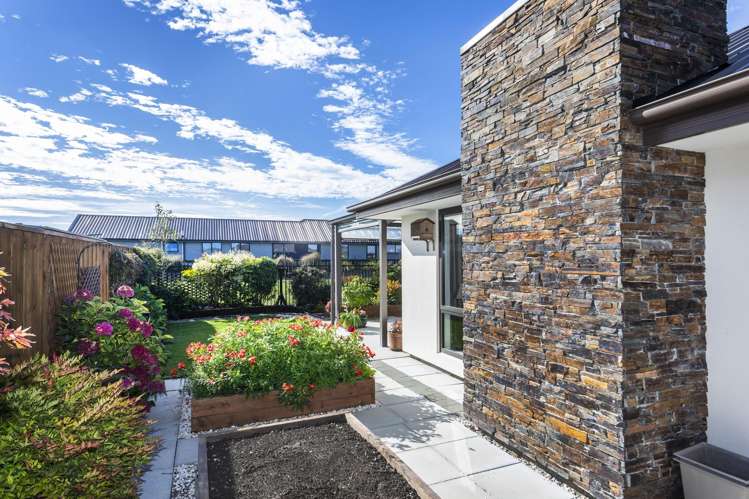 91 Carnaveron Drive Lincoln_19